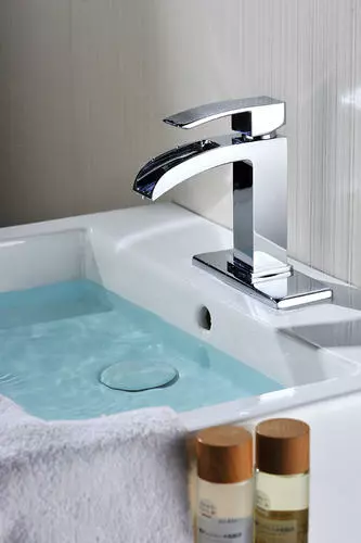 Tuscany® Free Fall One-Handle 4" Centerset Polished Chrome Bathroom Faucet - Elegant & Durable 3 Tuscany® Free Fall One-Handle 4" Centerset Polished Chrome Bathroom Faucet - Elegant & Durable - Image 3