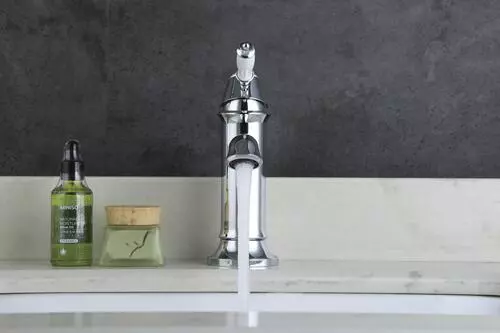 Tuscany® Winterset One-Handle 4" Centerset Polished Chrome Bathroom Faucet - Elegant & Durable Design 10 Tuscany® Winterset One-Handle 4" Centerset Polished Chrome Bathroom Faucet - Elegant & Durable Design - Image 10