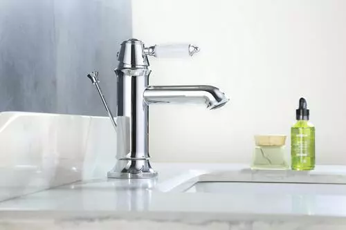 Tuscany® Winterset One-Handle 4" Centerset Polished Chrome Bathroom Faucet - Elegant & Durable Design 13 Tuscany® Winterset One-Handle 4" Centerset Polished Chrome Bathroom Faucet - Elegant & Durable Design - Image 13
