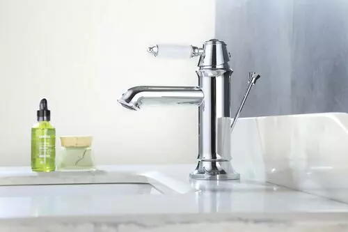 Tuscany® Winterset One-Handle 4" Centerset Polished Chrome Bathroom Faucet - Elegant & Durable Design 12 Tuscany® Winterset One-Handle 4" Centerset Polished Chrome Bathroom Faucet - Elegant & Durable Design - Image 12
