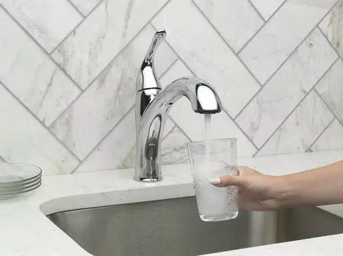 Tuscany® Barstow One-Handle Pull-Out Chrome Kitchen Faucet - Modern Design, Durable Finish 4 Tuscany® Barstow One-Handle Pull-Out Chrome Kitchen Faucet - Modern Design, Durable Finish - Image 4